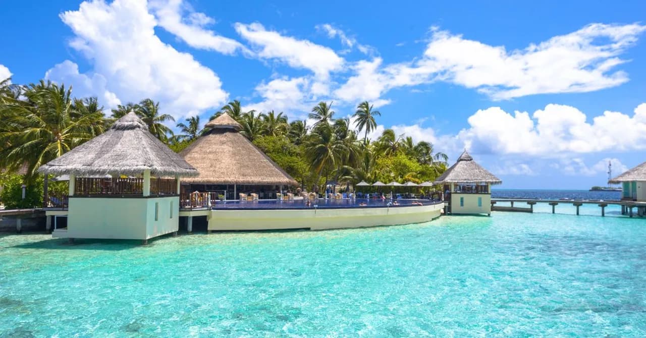 Best eSIM for Maldives: coverage from Malé to the resort atolls — Asia travel guide