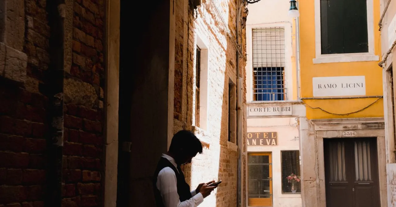 Reiseratgeber Anleitung: Datenroaming AN: warum das bei einer Reise-eSIM richtig (und sicher) ist