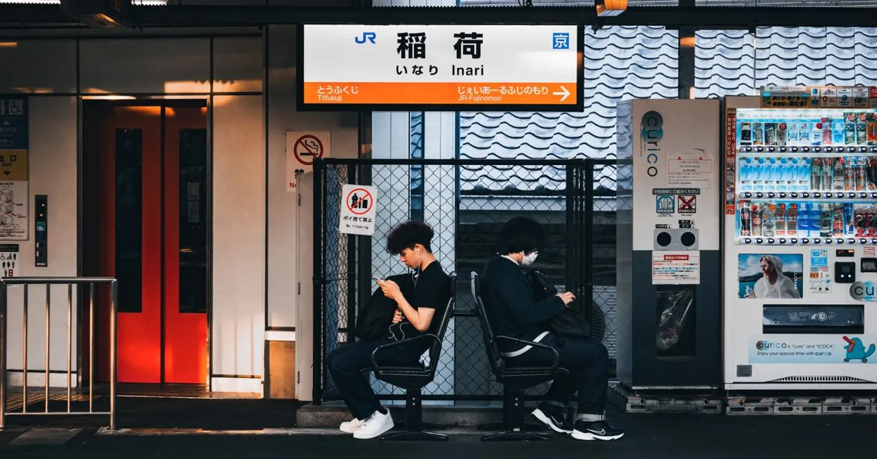 Why your phone can't call or text in Japan — Tips travel guide