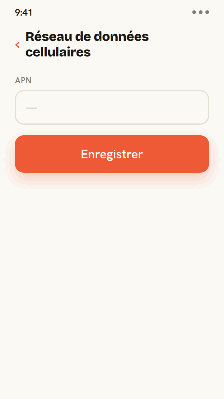 Animation pour configurer l'APN sur une eSIM de voyage : saisis la valeur de l'APN dans le champ, touche Enregistrer, et les barres de signal apparaissent à mesure que le téléphone se connecte.