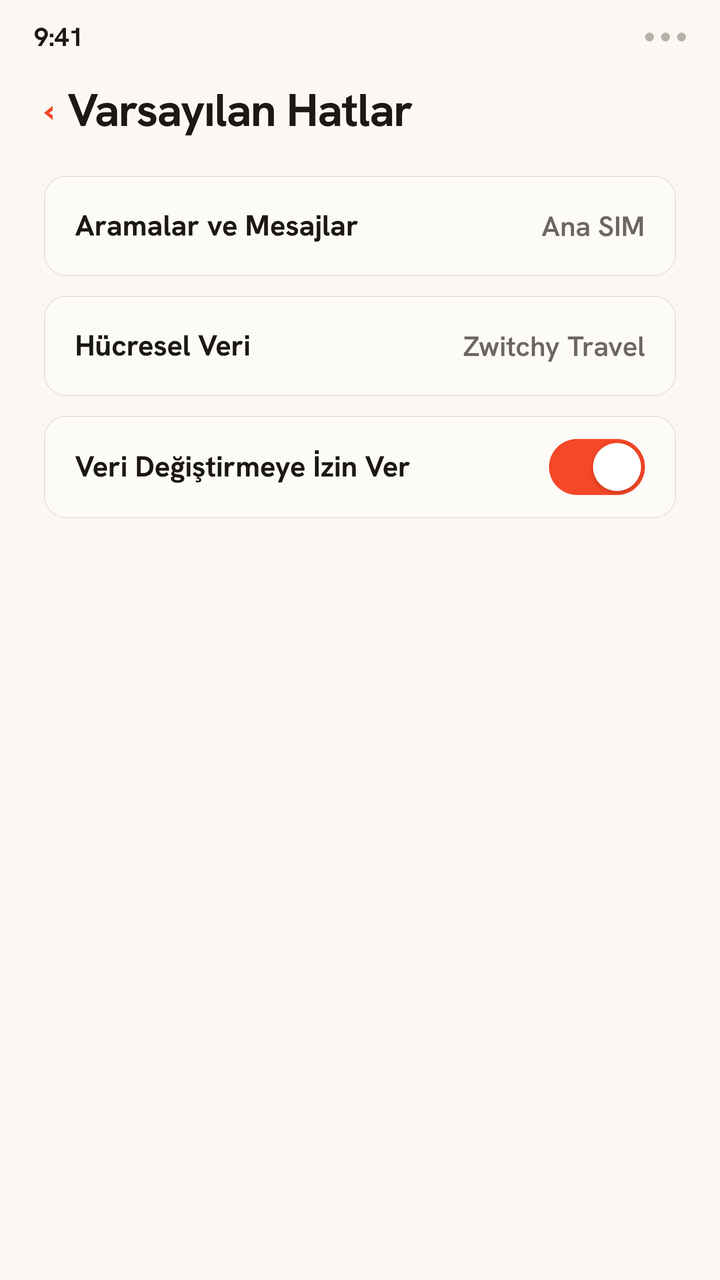 Seyahat için çift SIM hat ayarlarının animasyonu: aramalar ve SMS ana SIM'de kalır, mobil veri Zwitchy Travel eSIM'ine geçer ve Veri değişimine izin ver kapatılır.